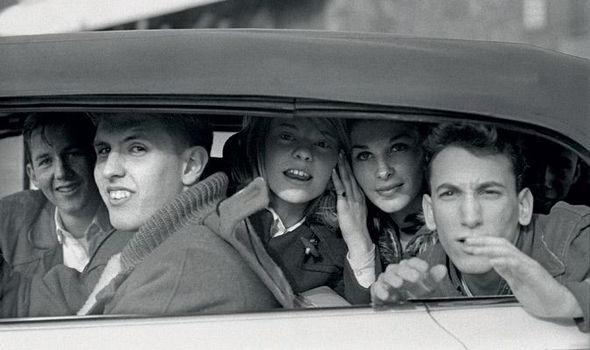 Ringo Starr's photograph of young fans 2